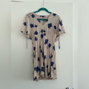 Short sleeved floral dress